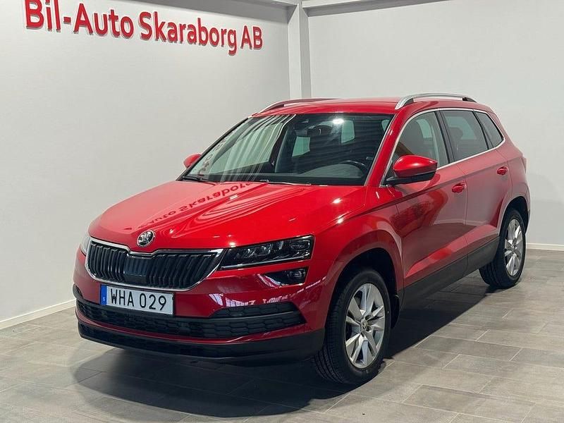 Röd Begagnad 2018 Skoda Karoq Business Line SUV | 209 500 kr (Marknadspris) - Bild 1/4