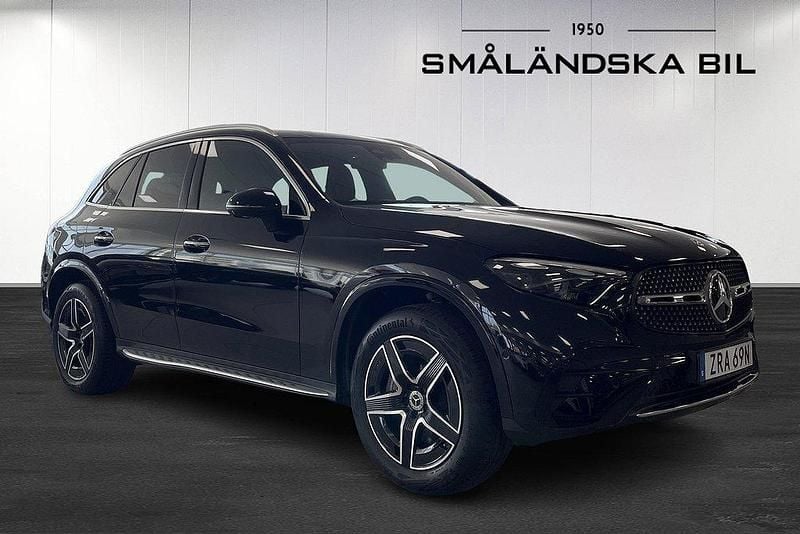 Svart Begagnad 2024 Mercedes GLC300e AMG Line Premium SUV | 719 000 kr (Bra pris) - Bild 1/4