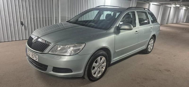 Begagnad 2011 Skoda Octavia Kombi | 39 000 kr (Marknadspris) - Bild 1/4
