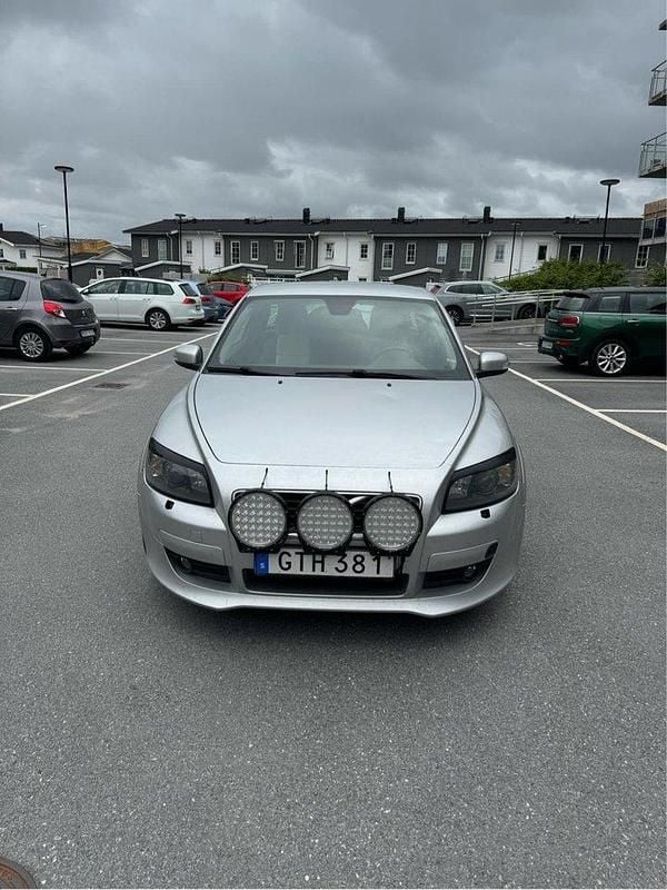 Grå Begagnad 2008 Volvo C30 R-Design Halvkombi | 25 000 kr (Superpris) - Bild 1/4