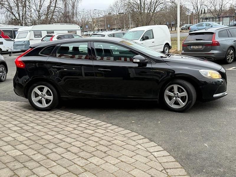 Begagnad Volvo V40 Kinetic 116 HK (85 kW) 2013 Svart Halvkombi