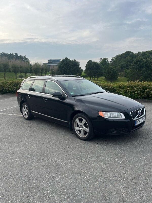Svart Begagnad 2012 Volvo V70 Summum Kombi | 95 000 kr (Marknadspris) - Bild 1/4
