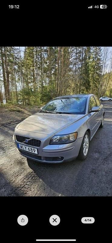 Grå Begagnad 2004 Volvo S40 Sedan | 29 000 kr (Superpris) - Bild 1/4