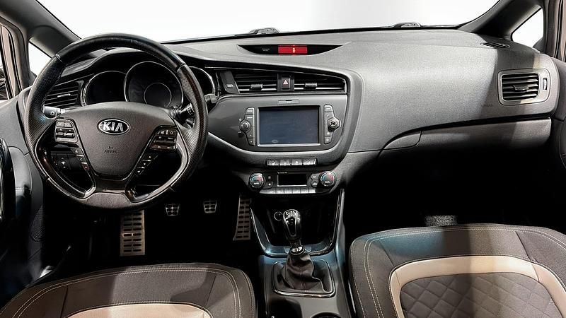 Begagnad Kia Ceed 136 HK (100 kW) 2017 Grå Halvkombi