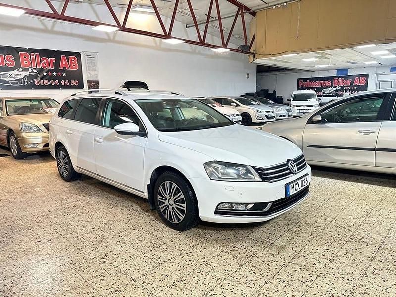 Vit Begagnad 2011 VW Passat Kombi | 65 900 kr (Marknadspris) - Bild 1/4