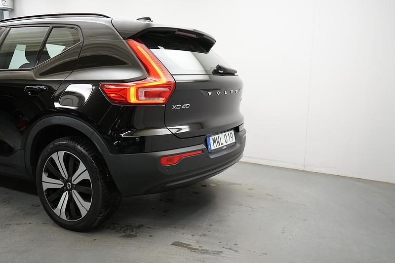Begagnad Volvo XC40 Single Motor 175 kW (238 HK) 2023 Svart SUV