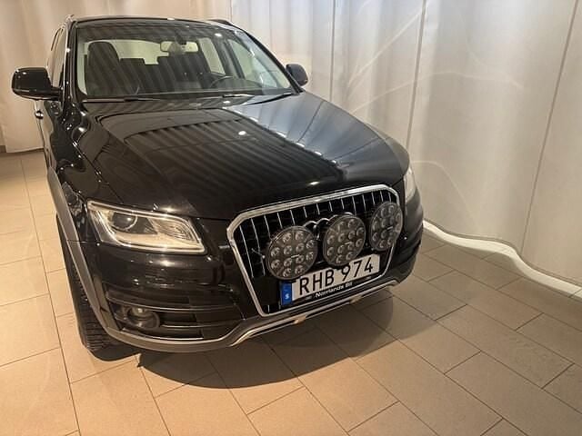Begagnad Audi Q5 Design 190 HK (139 kW) 2016 Brilliantsvart SUV