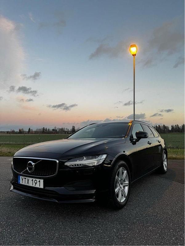 Svart Begagnad 2018 Volvo V90 Kinetic Kombi | 205 000 kr (Lite dyr) - Bild 1/4
