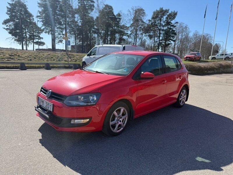 Röd Begagnad 2010 VW Polo Halvkombi | 29 900 kr (Lite dyr) - Bild 1/4