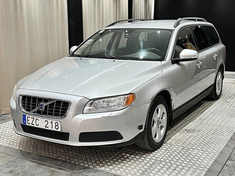 Ljusgrå Begagnad 2009 Volvo V70 Kinetic Kombi | 49 900 kr (Bra pris) - Bild 1/4