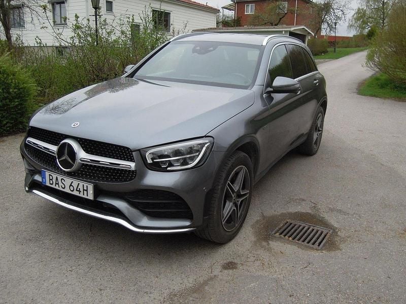 Grå Begagnad 2021 Mercedes GLC300e AMG line SUV | 385 000 kr (Superpris) - Bild 1/1