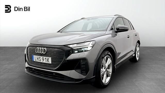 Grå (tyfongrå metallic) Begagnad 2023 Audi Q4 e-tron Advanced SUV | 459 000 kr (Marknadspris) - Bild 1/4