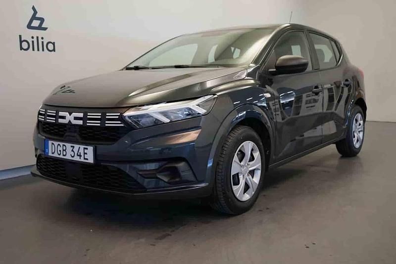 Grå Begagnad 2023 Dacia Sandero Halvkombi | 134 500 kr (Marknadspris) - Bild 1/1