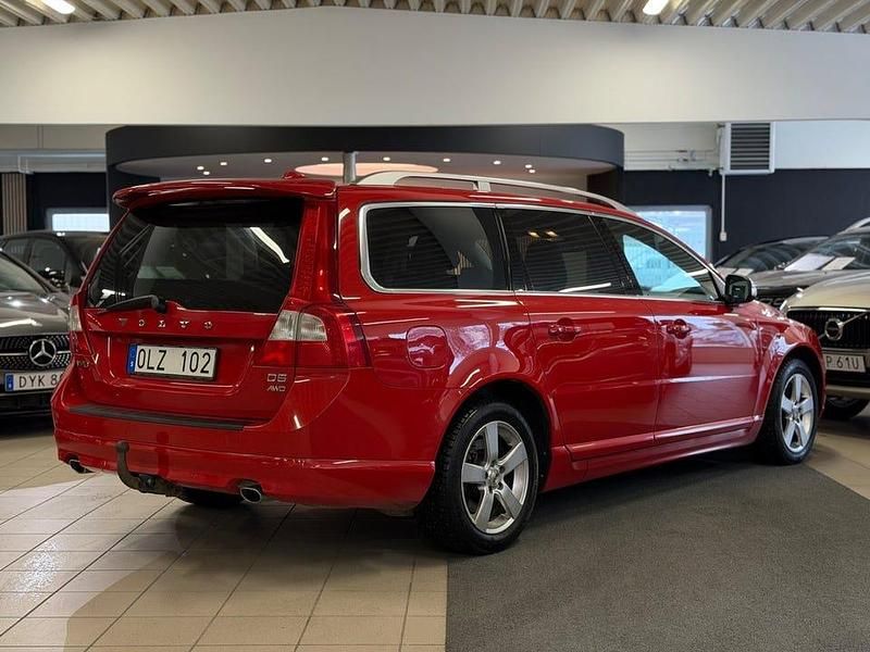 Begagnad Volvo V70 Summum 205 HK (150 kW) 2011 Röd Kombi