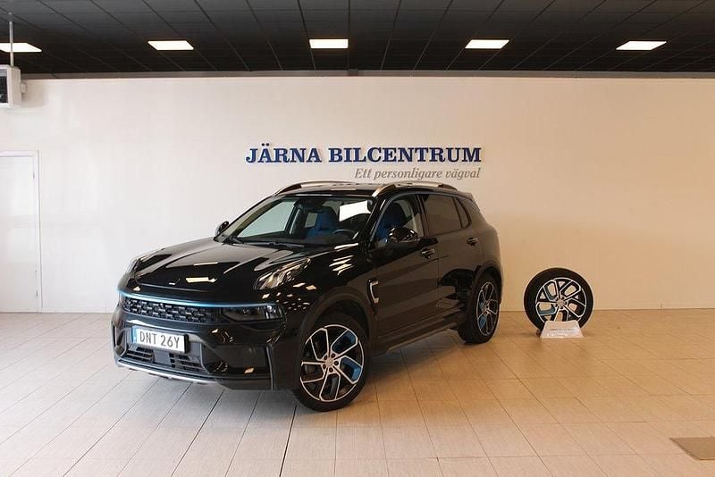 Svart Begagnad 2022 Lynk & Co 01 SUV | 254 900 kr (Marknadspris) - Bild 1/4