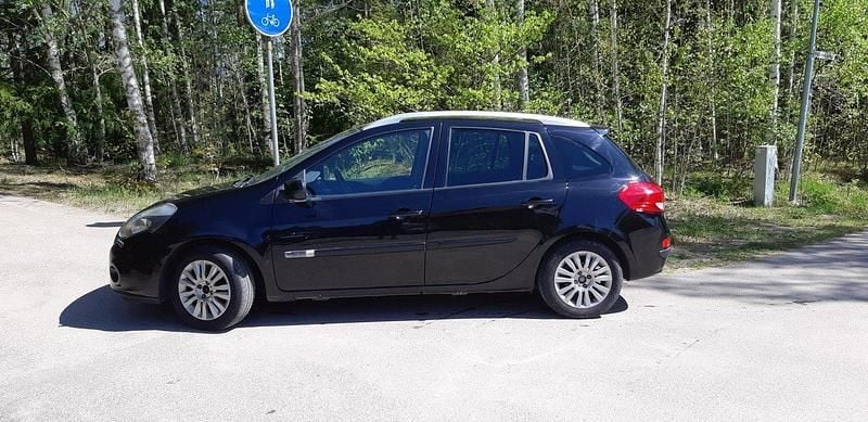 Svart Begagnad 2012 Renault Clio GrandTour Kombi | 36 000 kr (Bra pris) - Bild 1/3