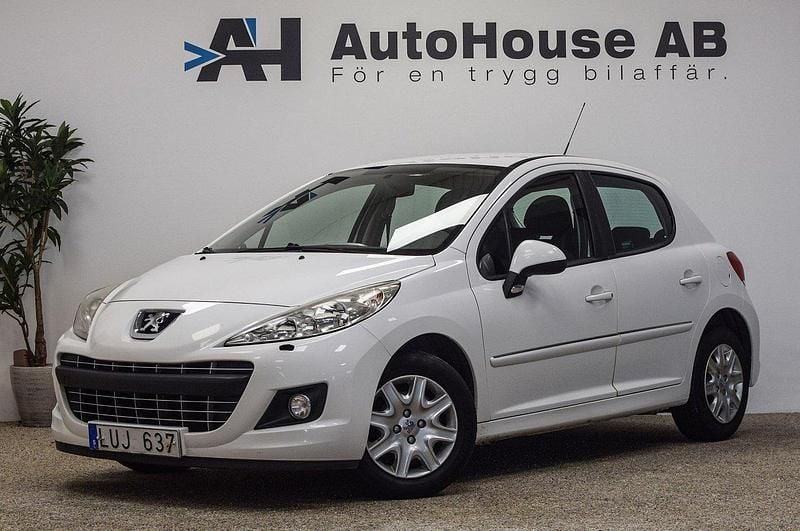 Vit Begagnad 2011 Peugeot 207 Halvkombi | 44 000 kr (Marknadspris) - Bild 1/4