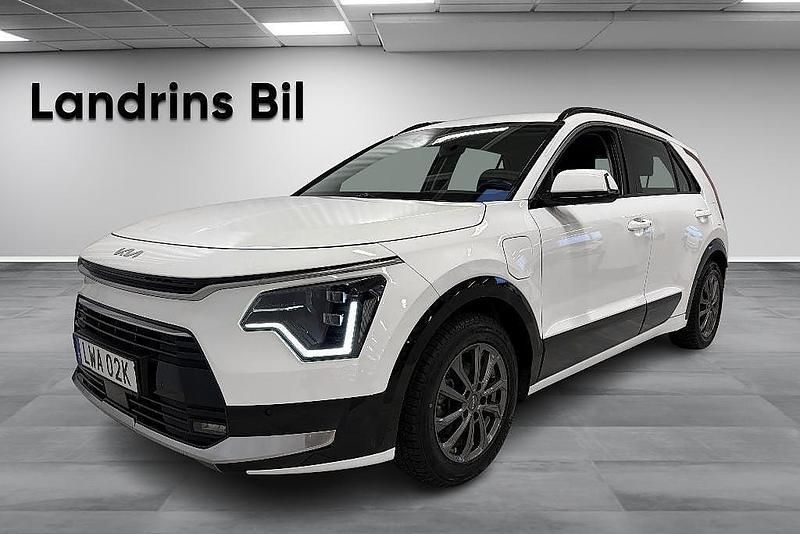 Vit Begagnad 2022 Kia Niro SUV | 259 300 kr (Marknadspris) - Bild 1/4