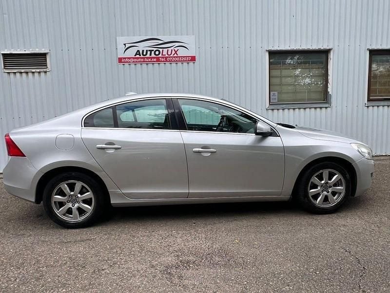 Begagnad Volvo S60 Momentum 116 HK (85 kW) 2012 Ljusgrå (grå) Sedan
