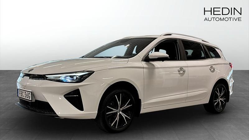 Vit (white) Begagnad 2023 MG MG5 EV Long Range Kombi | 329 900 kr - Bild 1/4