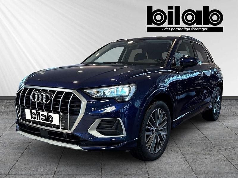 Blå Begagnad 2022 Audi Q3 Advanced SUV | 309 000 kr (Marknadspris) - Bild 1/4