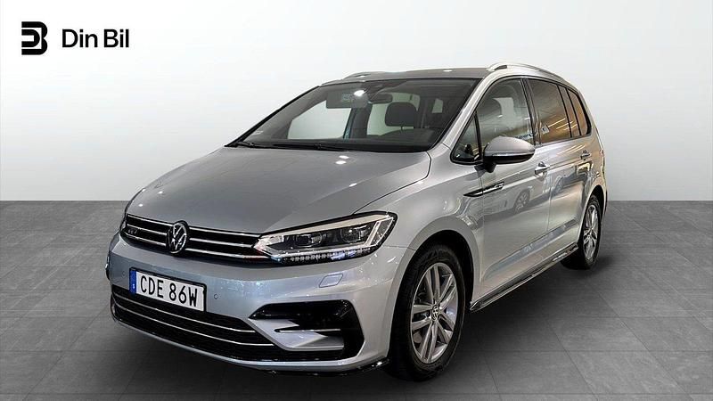 Silver Begagnad 2024 VW Touran Edition Minibuss | 399 900 kr (Marknadspris) - Bild 1/4
