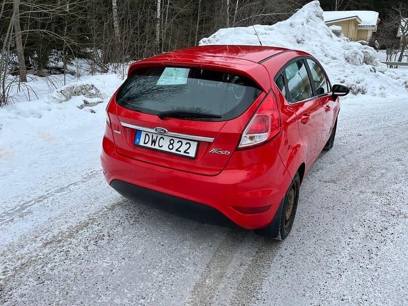 Begagnad Ford Fiesta 100 HK (73 kW) 2015