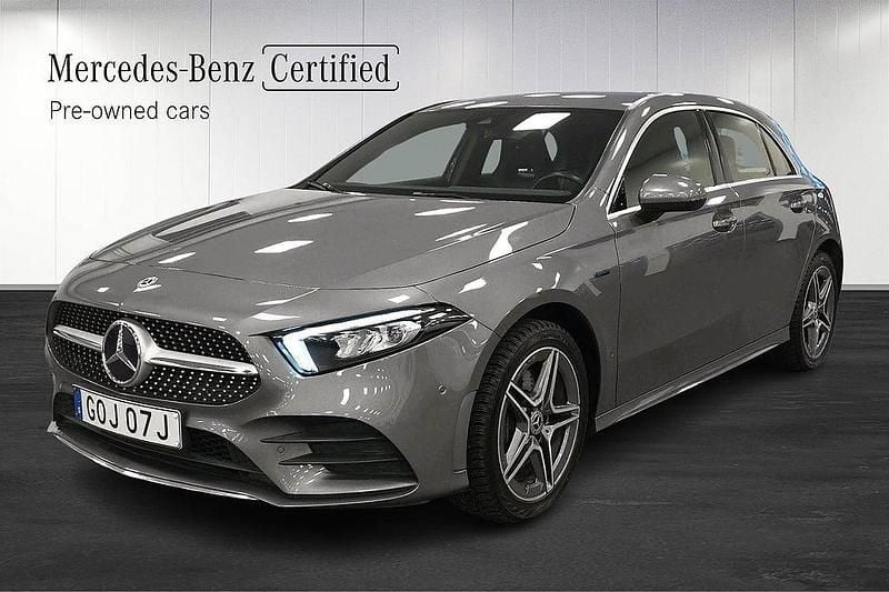 Mörkgrå Begagnad 2021 Mercedes A250 AMG Halvkombi | 279 000 kr (Marknadspris) - Bild 1/4