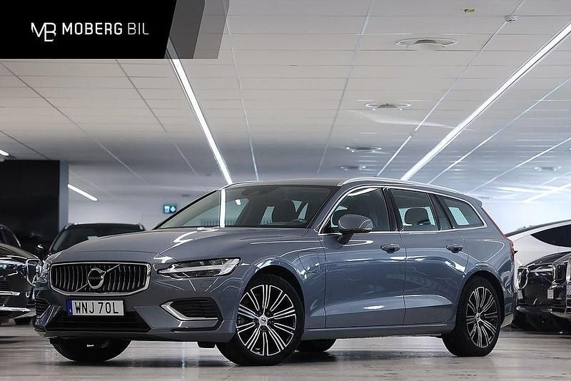 Grå Begagnad 2022 Volvo V60 Kombi | 399 900 kr (Marknadspris) - Bild 1/2
