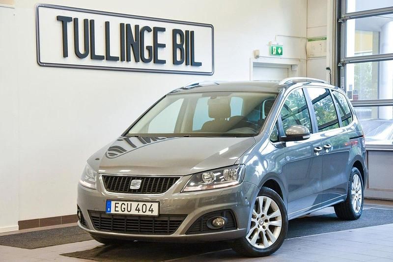 Mörkgrå Begagnad 2014 Seat Alhambra Style Minibuss | 169 900 kr (Marknadspris) - Bild 1/4