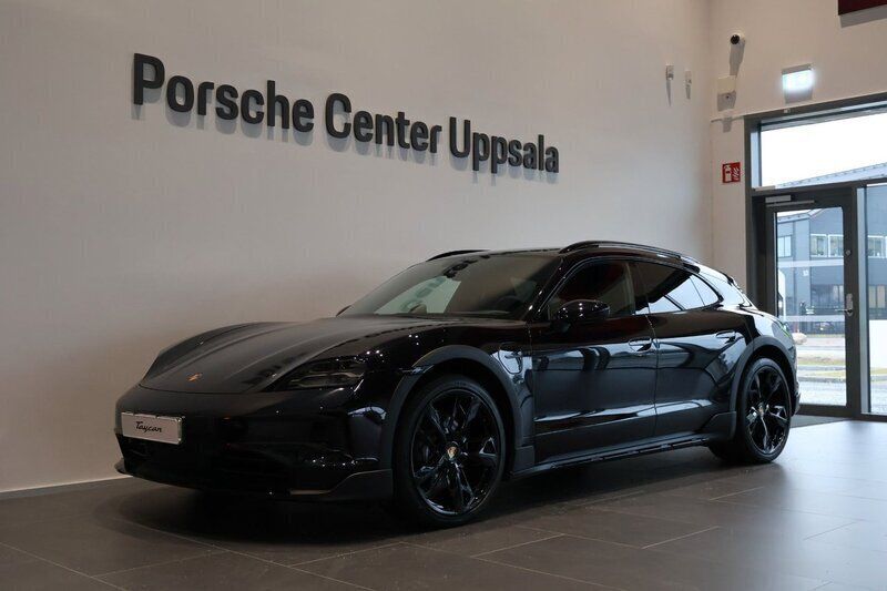 Svart (jet black metallic) Ny 2024 Porsche Taycan Cross Turismo Sedan | 1 484 960 kr (Marknadspris) - Bild 1/4
