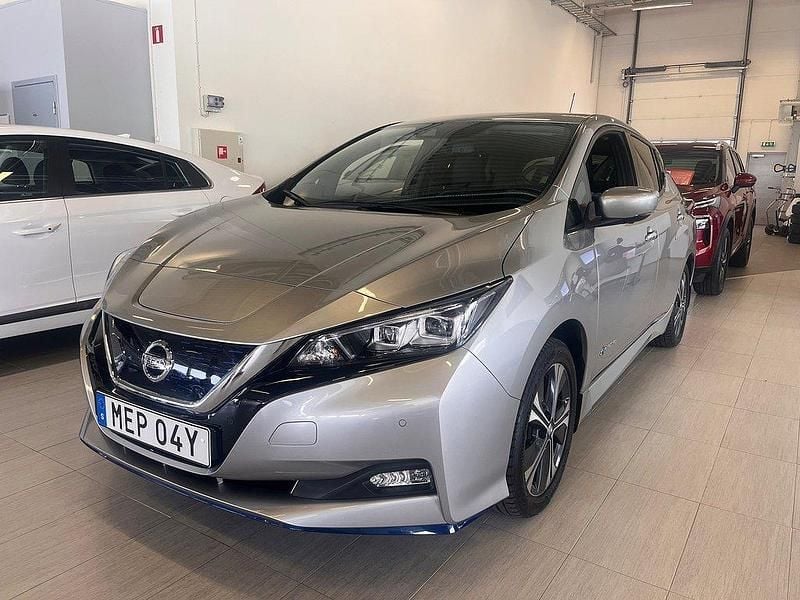 Silver Begagnad 2020 Nissan Leaf S Halvkombi | 188 000 kr (Lite dyr) - Bild 1/4