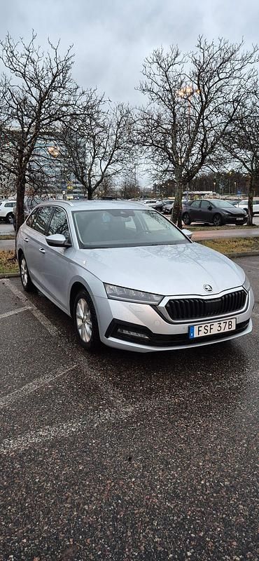 Begagnad 2021 Skoda Octavia Kombi | 229 000 kr (Marknadspris) - Bild 1/4