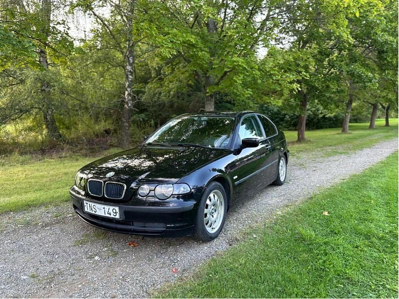 Svart Begagnad 2003 BMW 316 Compact Halvkombi | 59 000 kr - Bild 1/4