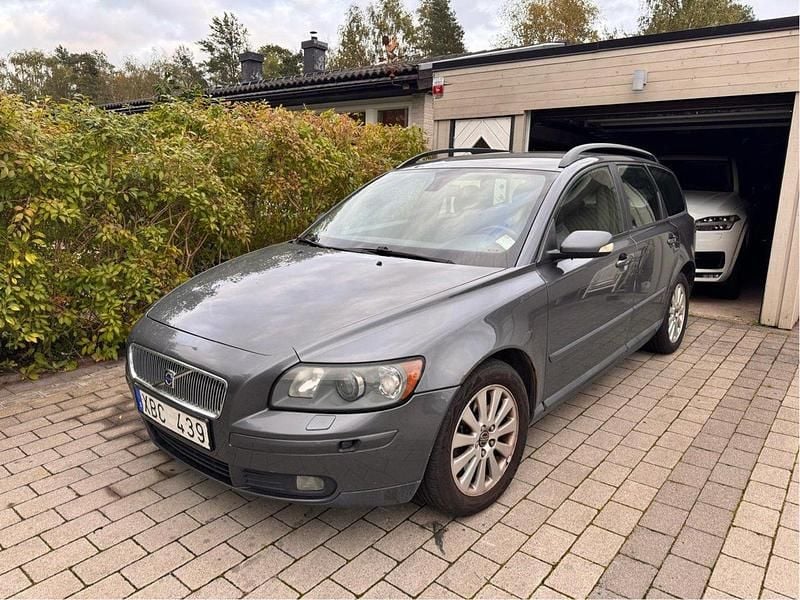 Grå Begagnad 2006 Volvo V50 Kinetic Kombi | 18 000 kr (Bra pris) - Bild 1/4