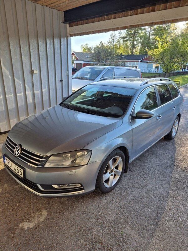 Grå Begagnad 2012 VW Passat Kombi | 55 000 kr (Bra pris) - Bild 1/4