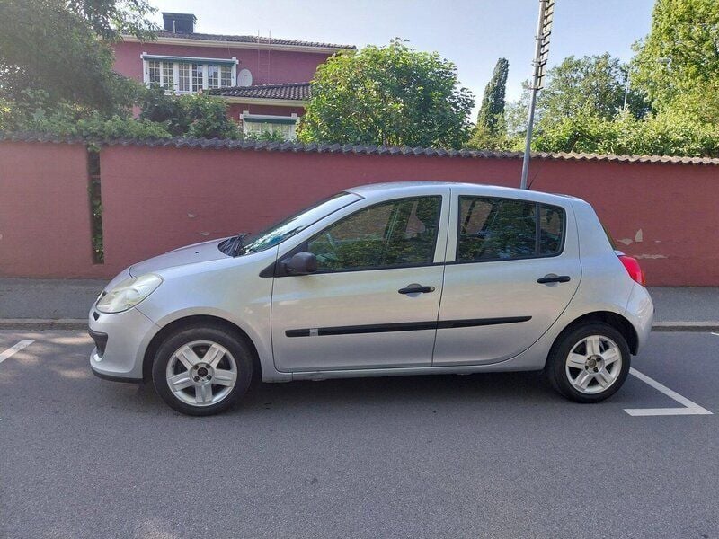 Grå Begagnad 2008 Renault Clio II Halvkombi | 21 900 kr (Bra pris) - Bild 1/4