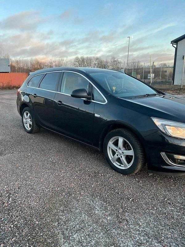 Svart Begagnad 2013 Opel Astra Sport Kombi | 39 000 kr (Lite dyr) - Bild 1/4