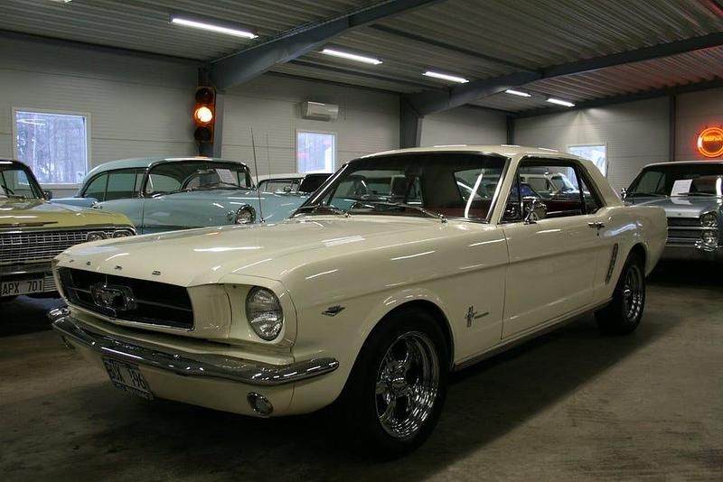Begagnad Ford Mustang 228 HK (167 kW) 1965 Vit