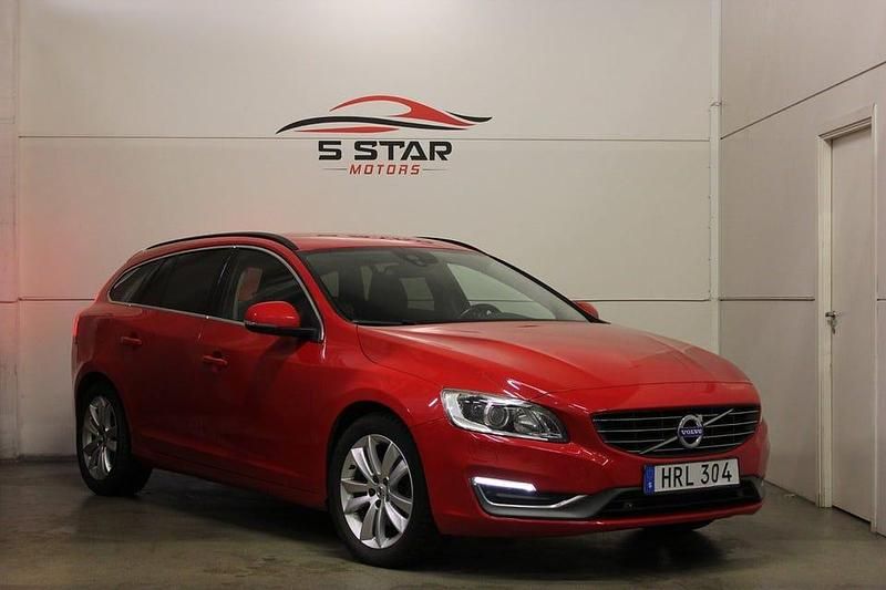 Röd Begagnad 2015 Volvo V60 Momentum Kombi | 114 900 kr (Bra pris) - Bild 1/4