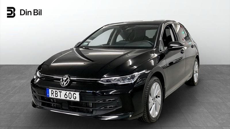 Svart Begagnad 2025 VW Golf VIII Life Halvkombi | 294 900 kr (Superpris) - Bild 1/4