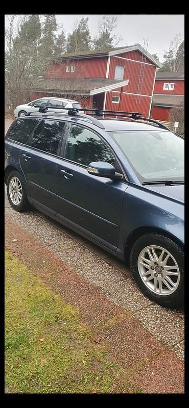 Mörk blå Begagnad 2009 Volvo V50 Kombi | 52 000 kr (Marknadspris) - Bild 1/4