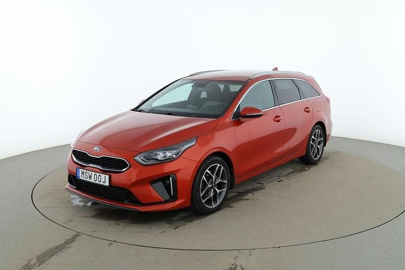 Begagnad Kia Ceed Vision 140 HK (102 kW) 2019 Orange Halvkombi