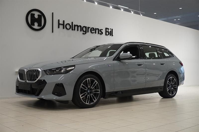 Begagnad BMW i5 Efficient Dynamics 250 kW (340 HK) 2024 Grå/silver Sedan