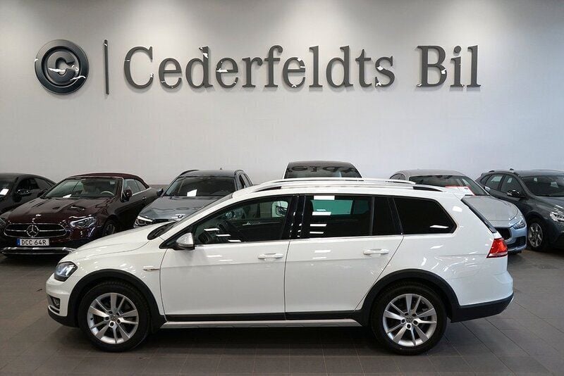 Vit Begagnad 2016 VW Golf Alltrack Kombi | 174 900 kr (Marknadspris) - Bild 1/4