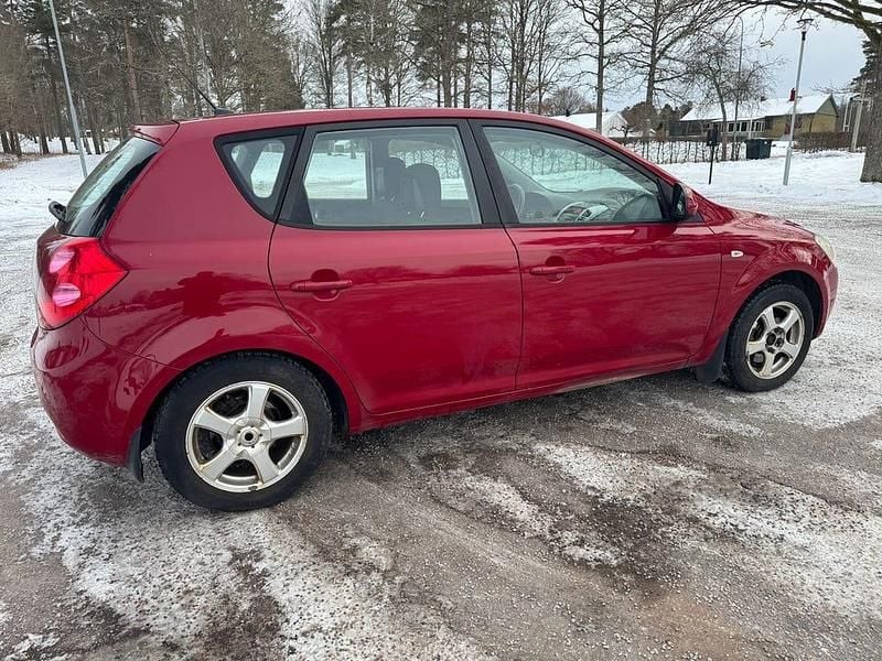 Begagnad Kia Ceed 109 HK (80 kW) 2007 Halvkombi
