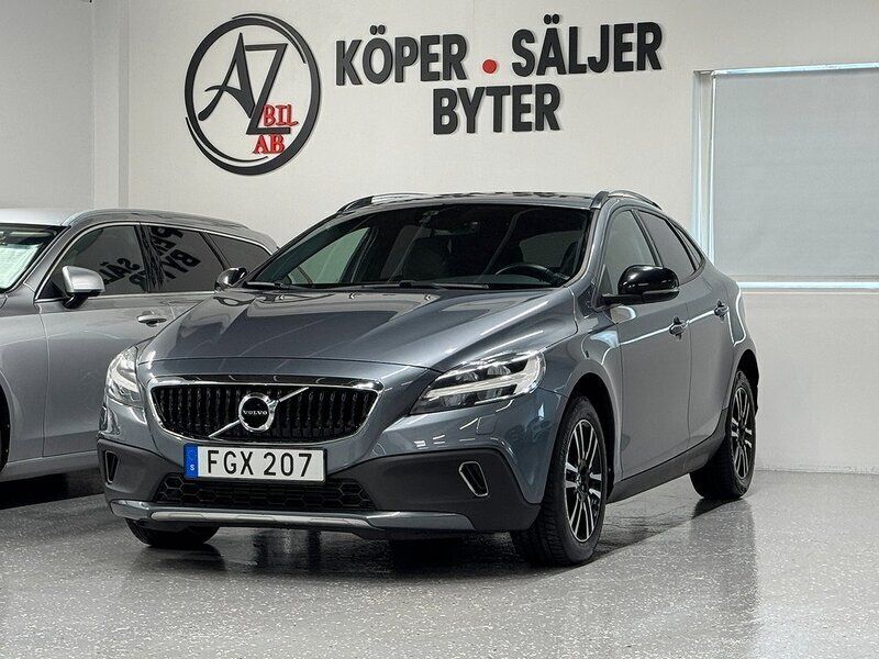 Grå Begagnad 2016 Volvo V40 CC Momentum Kombi | 144 900 kr (Marknadspris) - Bild 1/4
