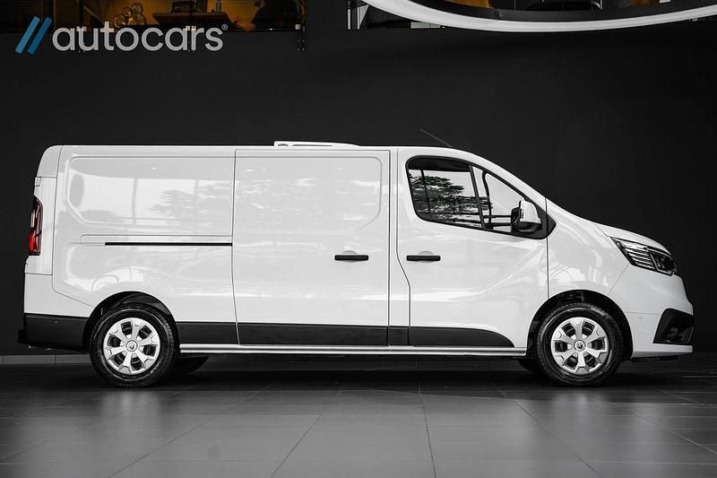 Vit Begagnad 2023 Renault Trafic Van | 548 750 kr - Bild 1/4