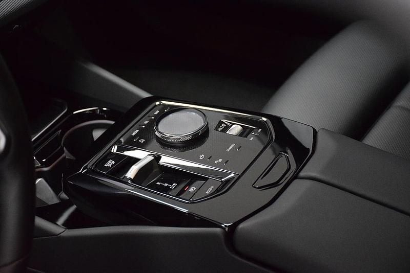 Begagnad BMW i5 M Sport 250 kW (340 HK) 2024 Svart Sedan