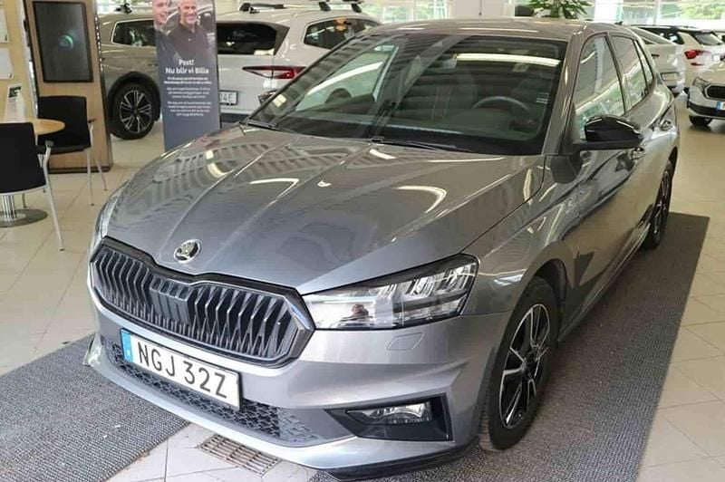 Grå Begagnad 2023 Skoda Fabia Halvkombi | 229 000 kr - Bild 1/1